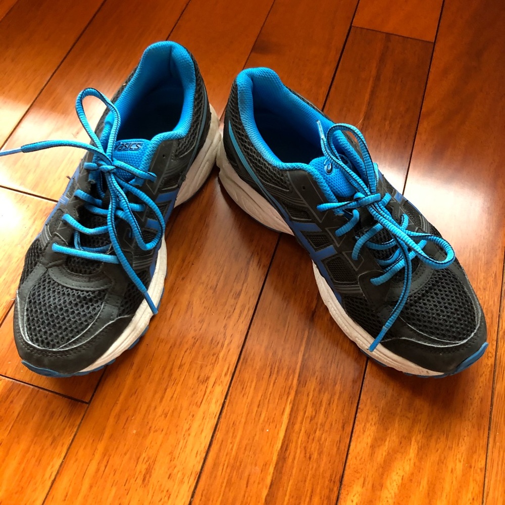 Men’s ASICS sneakers, size 7